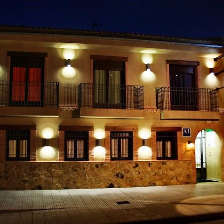 Apartamentos Turisticos Mirayuste Guadalupe  Bagian luar foto