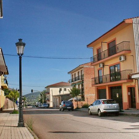 Apartamentos Turisticos Mirayuste Guadalupe  Ruang foto