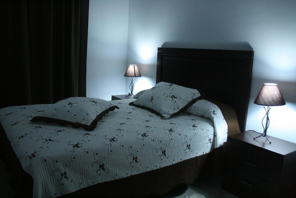 Apartamentos Turisticos Mirayuste Guadalupe  Bagian luar foto