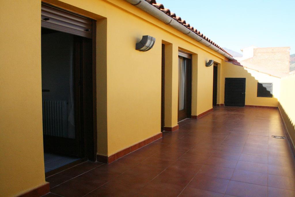 Apartamentos Turisticos Mirayuste Guadalupe  Bagian luar foto