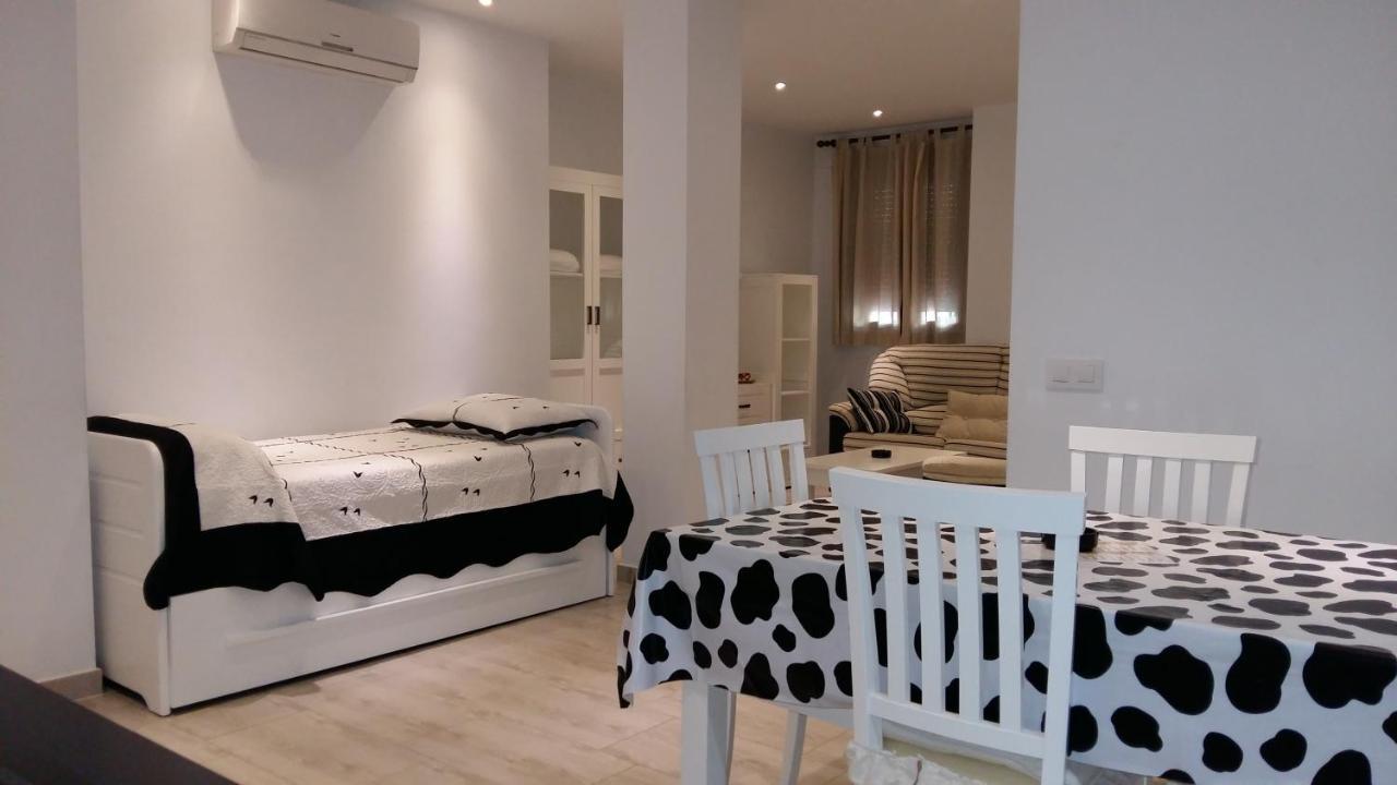Apartamentos Turisticos Mirayuste Guadalupe  Bagian luar foto