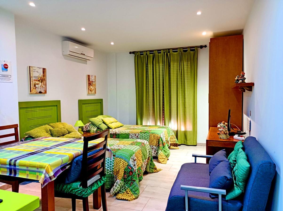 Apartamentos Turisticos Mirayuste Guadalupe  Bagian luar foto
