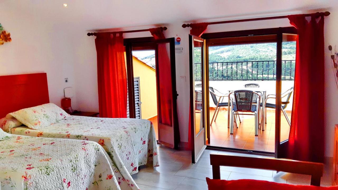 Apartamentos Turisticos Mirayuste Guadalupe  Bagian luar foto