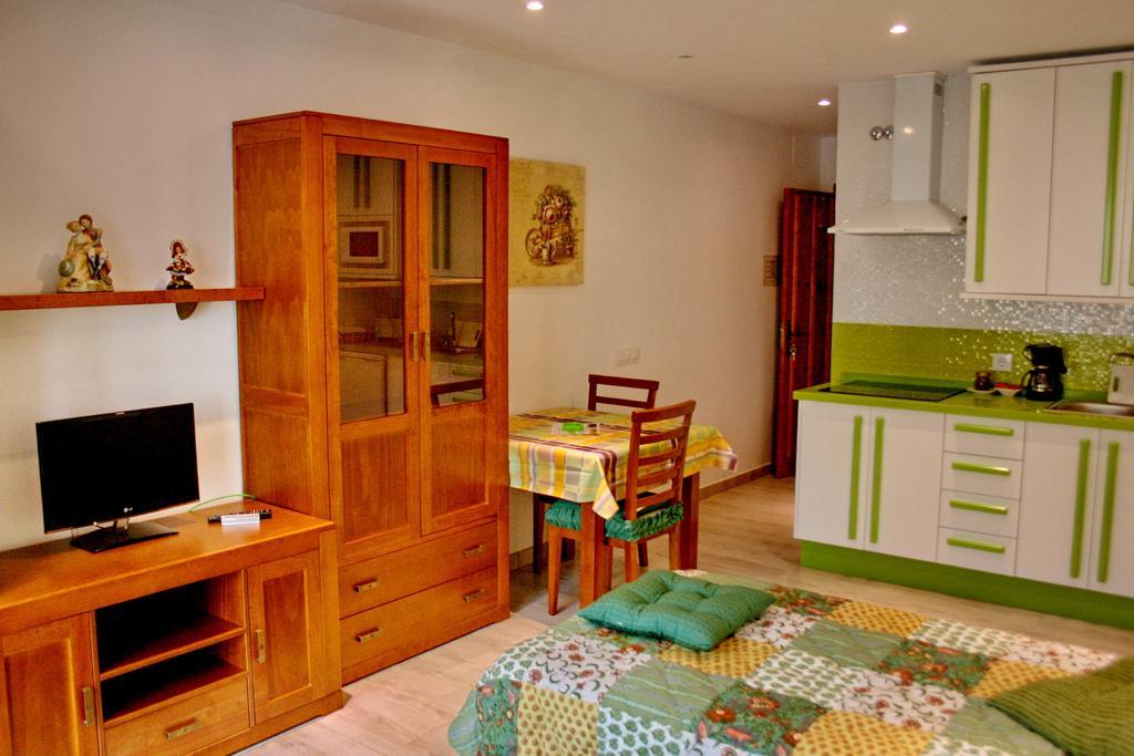 Apartamentos Turisticos Mirayuste Guadalupe  Ruang foto