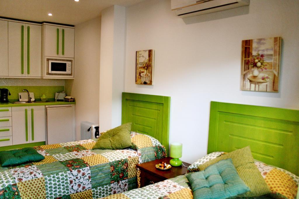 Apartamentos Turisticos Mirayuste Guadalupe  Ruang foto