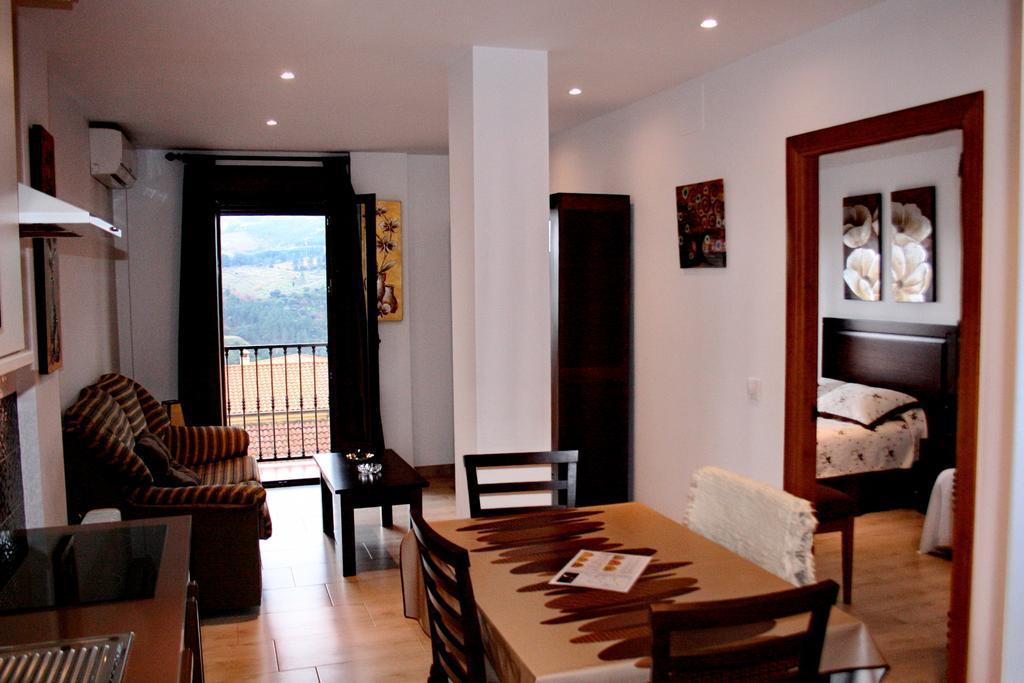 Apartamentos Turisticos Mirayuste Guadalupe  Bagian luar foto