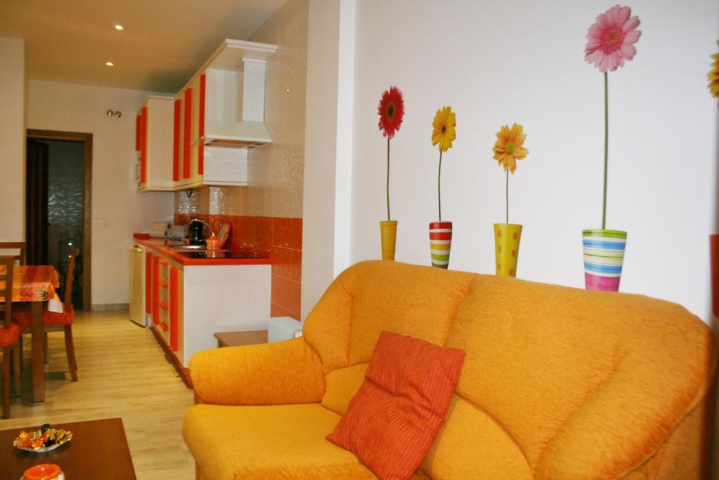 Apartamentos Turisticos Mirayuste Guadalupe  Ruang foto