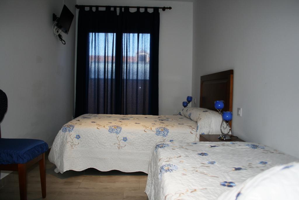 Apartamentos Turisticos Mirayuste Guadalupe  Ruang foto