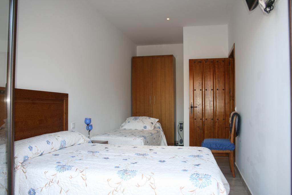 Apartamentos Turisticos Mirayuste Guadalupe  Bagian luar foto
