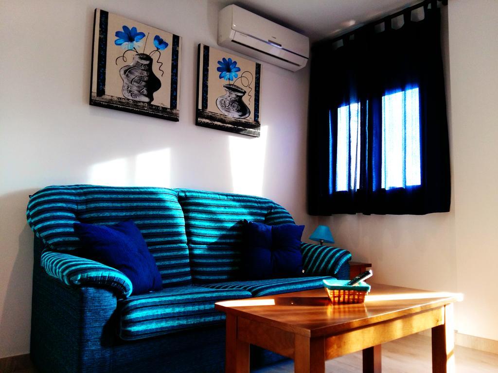 Apartamentos Turisticos Mirayuste Guadalupe  Bagian luar foto