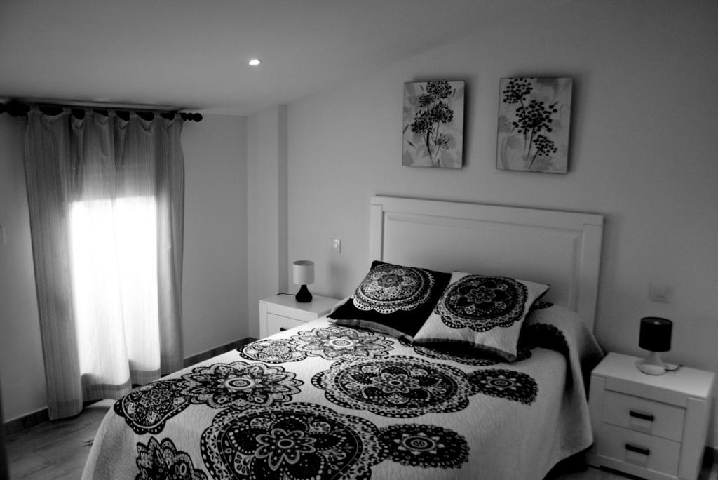 Apartamentos Turisticos Mirayuste Guadalupe  Bagian luar foto